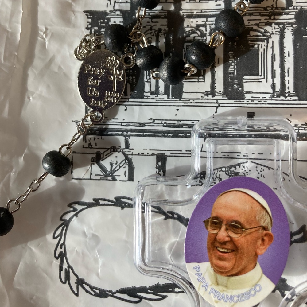 New in box! Pope Francis Rosary with Crucifix